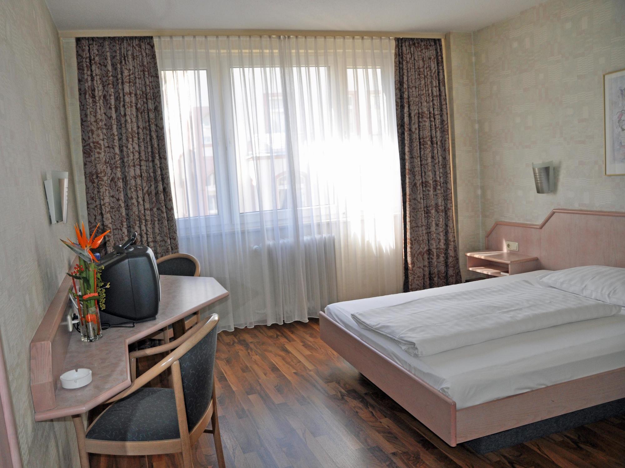 Hotel Astoria Франкфурт-на-Майне Экстерьер фото